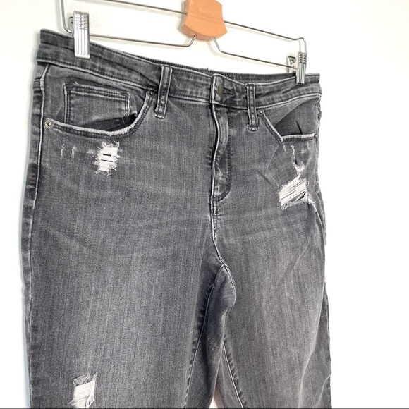 Universal Thread | Distressed High Rise Skinny Jeans - Picture 3 of 8